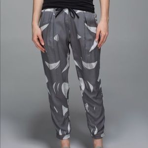 Lululemon city joggers size 6 *new with tags